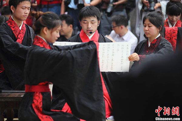 屈原南京图片:南京年轻人着汉服行古礼祭屈原迎端午
