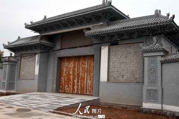 宅院老板图片:山西一煤老板在镇政府后面建八亩地豪宅