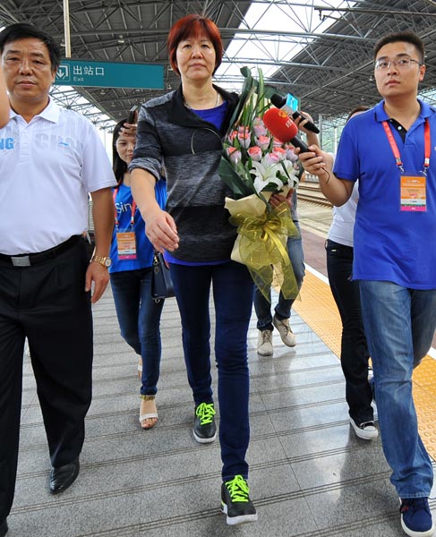 郎平抵达郴州率中国女排参加世锦赛资格赛
