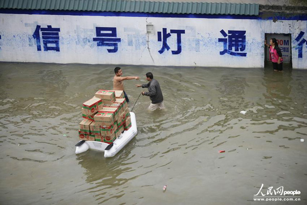 物资凤山图片:浙江余姚志愿者与居民起冲突物资遭哄抢