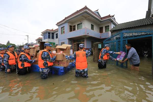 余姚市东海图片:东海舰队官兵急赴余姚抢险救灾