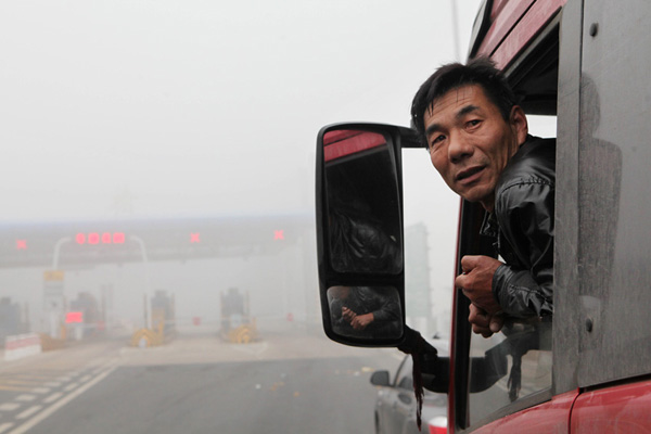 境内江苏图片:大雾致多地高速公路封闭