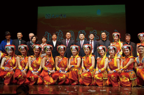 云南红河州歌舞团在斯图加特市举行慰侨演出