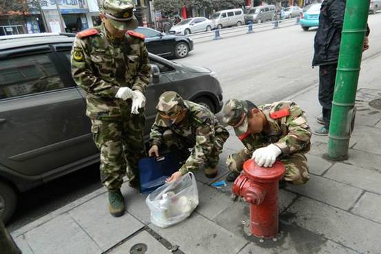 镇雄：全县消火栓接受年终消防“考核”