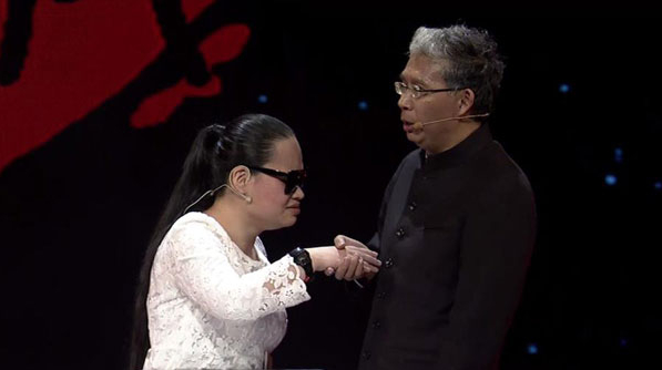 《最爱是中华》盲女逗比说相声喊导师“兄弟”
