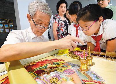 织锦水印图片:杭州青少年暑期体验非遗