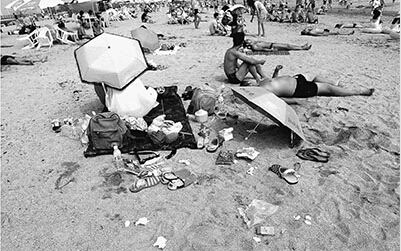 海滩垃圾图片:海滩竟成垃圾场