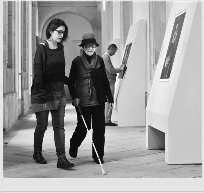 西班牙马德里普拉多博物馆“盲人摸画”