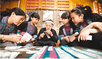 剪纸侗族图片:感受耕织文化