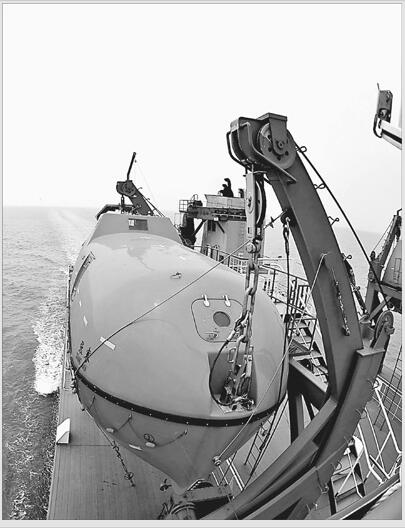 万米级载人深潜器科考母船“张謇”号首次远航