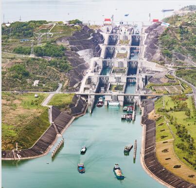 船闸货物图片:三峡大坝五级船闸