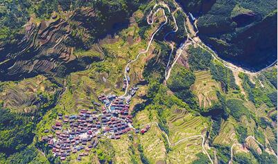 融水苗族自治县全县图片:杆洞乡花孖村公路