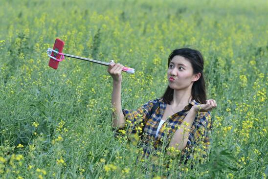 电影《芳菲》公布主演最美剧照预计2019年春节后上映