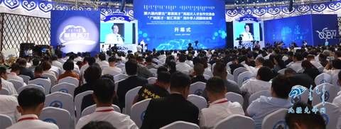 第六届内蒙古海外学人回国创业周开幕吴新荣获“草原英才”称号