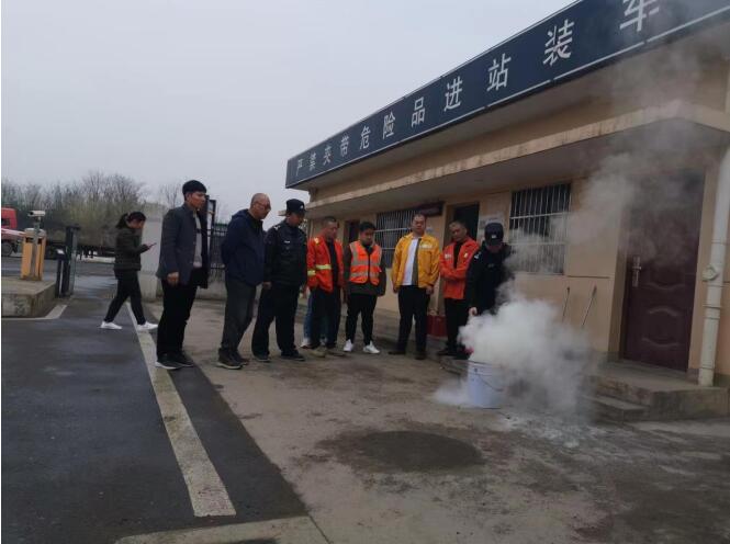 南昌北车站所联合南昌乐化铁路货场开展消防和反恐演练